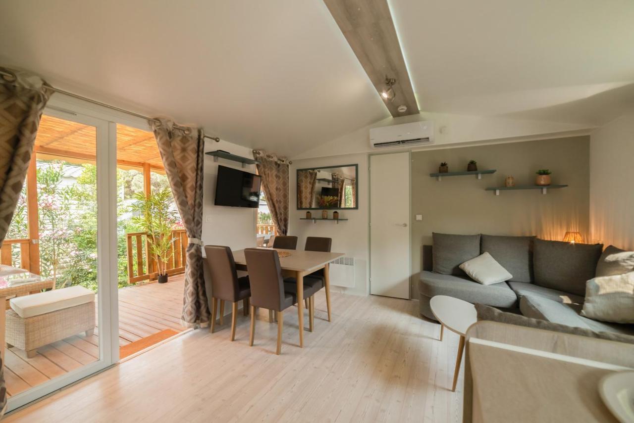 Mobil Home Les Pieds Dans L'Eau Canet-en-Roussillon Exterior photo