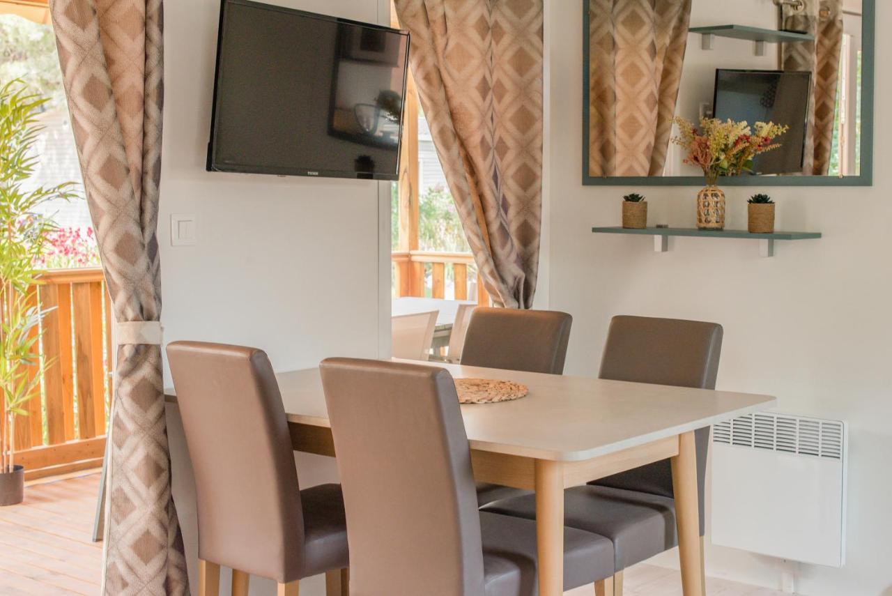 Mobil Home Les Pieds Dans L'Eau Canet-en-Roussillon Exterior photo