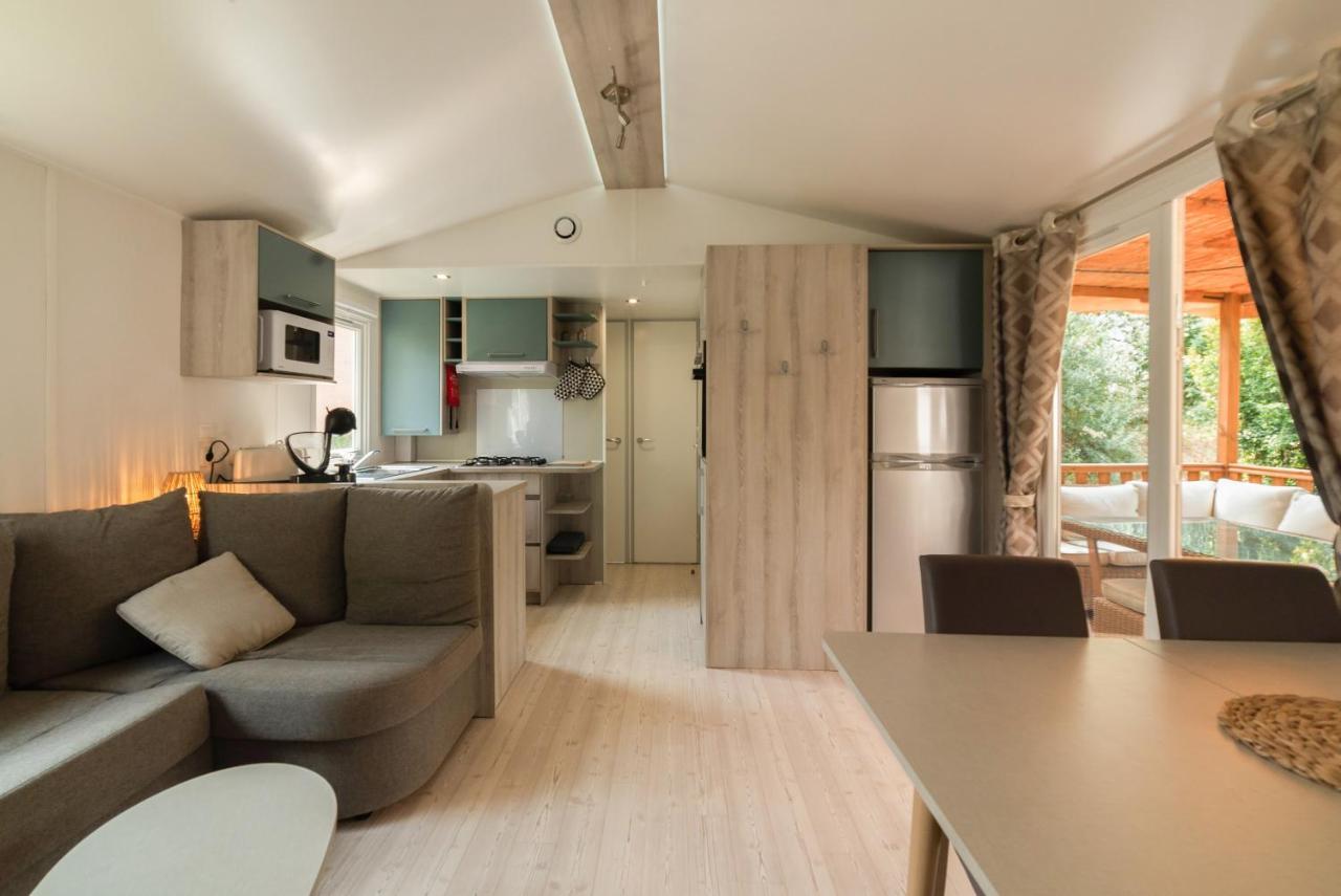 Mobil Home Les Pieds Dans L'Eau Canet-en-Roussillon Exterior photo